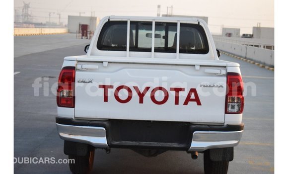 Acheter Import Voiture Toyota Hilux Blanc à Import - Dubai, Diana Acheter Import Voiture Toyota Hilux Blanc à Import - Dubai, Diana