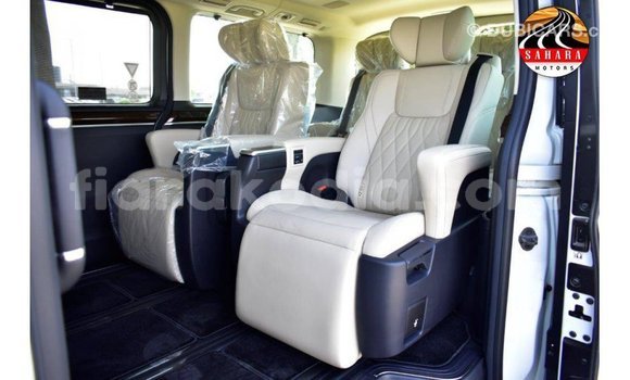 Acheter Import Voiture Toyota Granvia Blanc à Import - Dubai, Diana Acheter Import Voiture Toyota Granvia Blanc à Import - Dubai, Diana