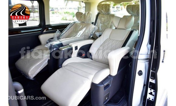 Acheter Import Voiture Toyota Granvia Blanc à Import - Dubai, Diana Acheter Import Voiture Toyota Granvia Blanc à Import - Dubai, Diana