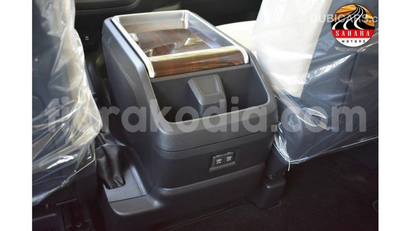 Big with watermark toyota granvia diana import dubai 4576