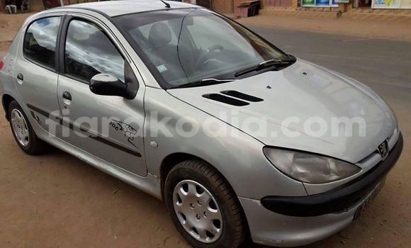 Acheter Occasion Voiture Peugeot 206 Gris à Antananarivo au Analamanga Acheter Occasion Voiture Peugeot 206 Gris à Antananarivo au Analamanga