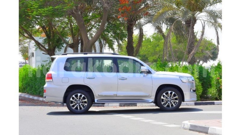 Big with watermark toyota land cruiser diana import dubai 4582