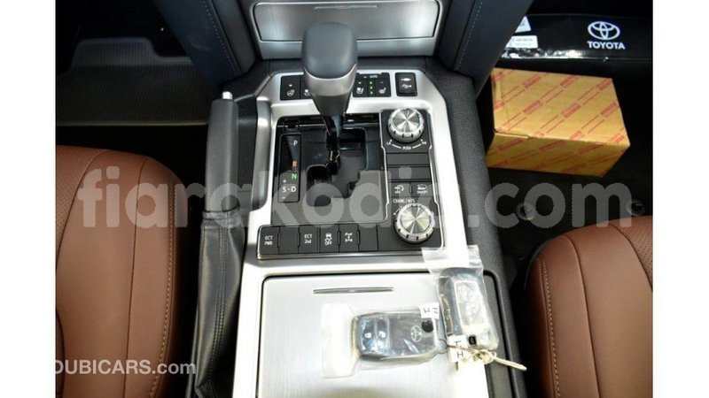 Big with watermark toyota land cruiser diana import dubai 4582