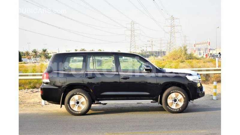 Big with watermark toyota land cruiser diana import dubai 4583