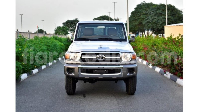 Big with watermark toyota land cruiser diana import dubai 4584