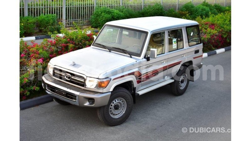 Big with watermark toyota land cruiser diana import dubai 4584