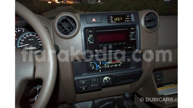 Big with watermark toyota land cruiser diana import dubai 4584