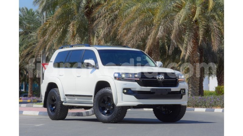 Big with watermark toyota land cruiser diana import dubai 4587