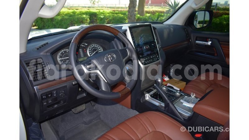 Big with watermark toyota land cruiser diana import dubai 4587