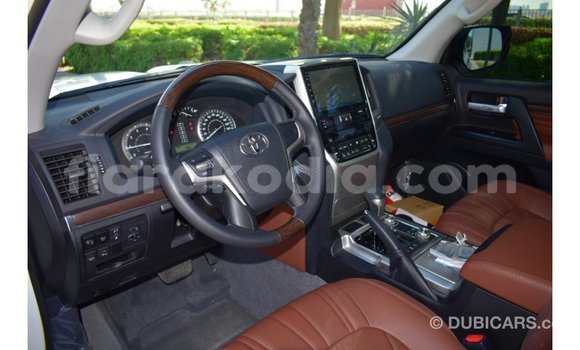 Hividy Toyota Land Cruiser fotsy Car in Import - Dubai in Diana Hividy Toyota Land Cruiser fotsy Car in Import - Dubai in Diana