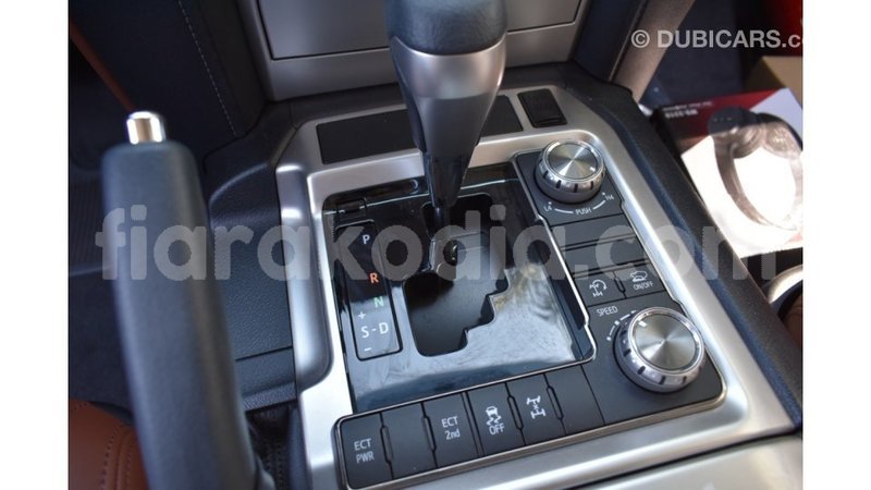 Big with watermark toyota land cruiser diana import dubai 4587