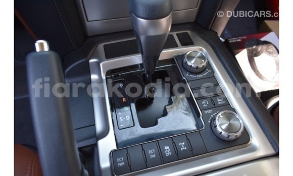 Hividy Toyota Land Cruiser fotsy Car in Import - Dubai in Diana Hividy Toyota Land Cruiser fotsy Car in Import - Dubai in Diana