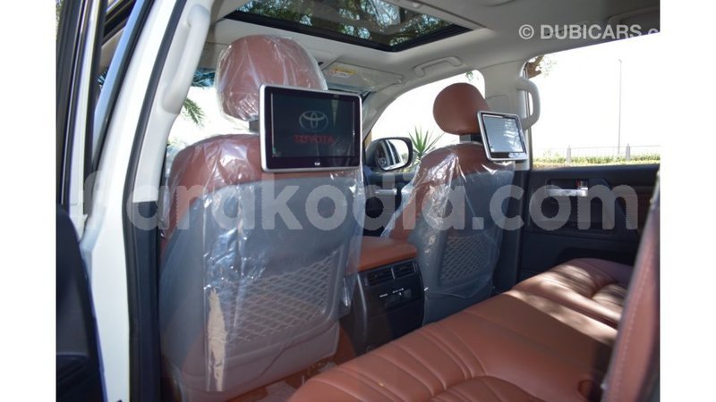 Big with watermark toyota land cruiser diana import dubai 4587