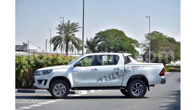 Big with watermark toyota hilux diana import dubai 4590