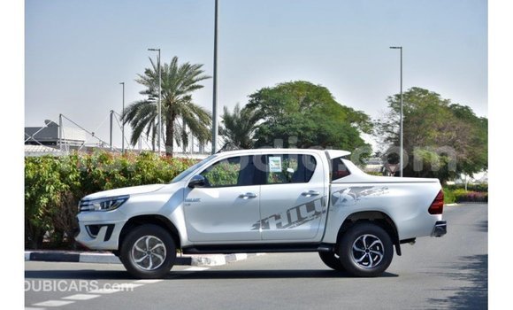 Hividy Toyota Hilux fotsy Car in Import - Dubai in Diana Hividy Toyota Hilux fotsy Car in Import - Dubai in Diana