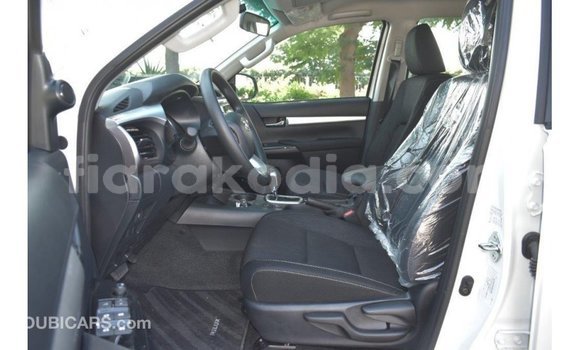 Hividy Toyota Hilux fotsy Car in Import - Dubai in Diana Hividy Toyota Hilux fotsy Car in Import - Dubai in Diana