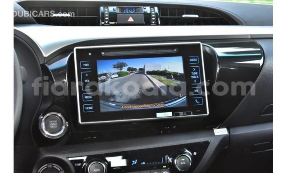 Hividy Toyota Hilux fotsy Car in Import - Dubai in Diana Hividy Toyota Hilux fotsy Car in Import - Dubai in Diana