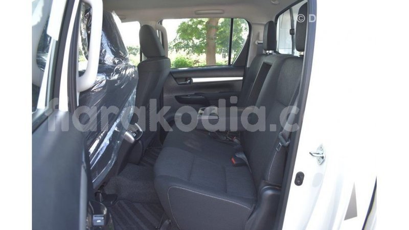 Big with watermark toyota hilux diana import dubai 4590