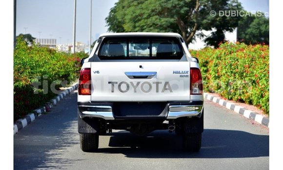 Hividy Toyota Hilux fotsy Car in Import - Dubai in Diana Hividy Toyota Hilux fotsy Car in Import - Dubai in Diana