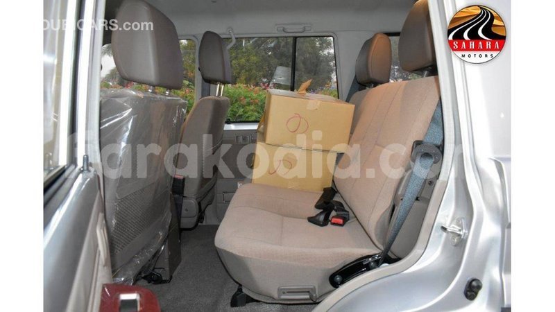 Big with watermark toyota land cruiser diana import dubai 4594