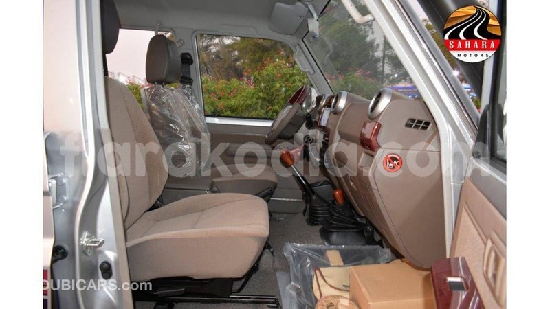Big with watermark toyota land cruiser diana import dubai 4594