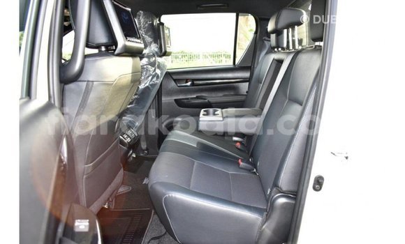 Acheter Import Voiture Toyota Hilux Blanc à Import - Dubai, Diana Acheter Import Voiture Toyota Hilux Blanc à Import - Dubai, Diana