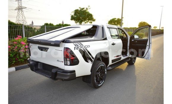 Acheter Import Voiture Toyota Hilux Blanc à Import - Dubai, Diana Acheter Import Voiture Toyota Hilux Blanc à Import - Dubai, Diana