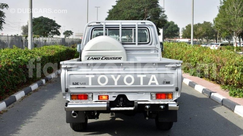 Big with watermark toyota land cruiser diana import dubai 4600