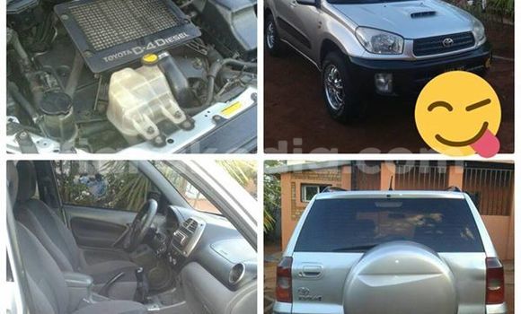 Acheter Occasion Voiture Toyota RAV4 Gris à Antananarivo au Analamanga Acheter Occasion Voiture Toyota RAV4 Gris à Antananarivo au Analamanga