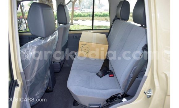 Acheter Import Voiture Toyota Land Cruiser Beige à Import - Dubai, Diana Acheter Import Voiture Toyota Land Cruiser Beige à Import - Dubai, Diana