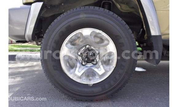 Acheter Import Voiture Toyota Land Cruiser Beige à Import - Dubai, Diana Acheter Import Voiture Toyota Land Cruiser Beige à Import - Dubai, Diana