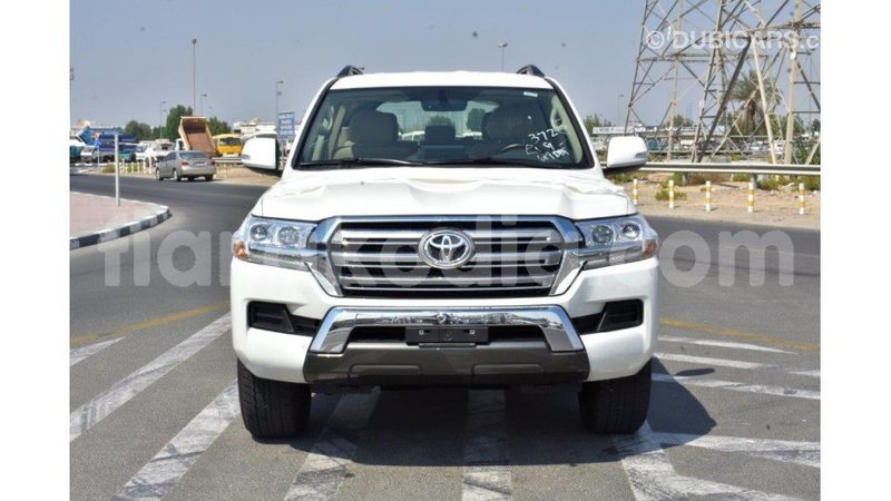Big with watermark toyota land cruiser diana import dubai 4602