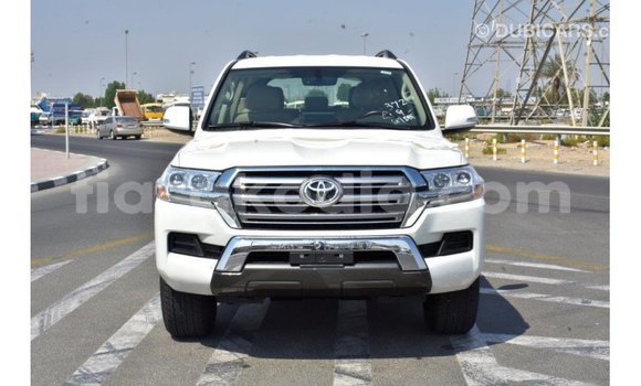 Acheter Import Voiture Toyota Land Cruiser Blanc à Import - Dubai, Diana Acheter Import Voiture Toyota Land Cruiser Blanc à Import - Dubai, Diana