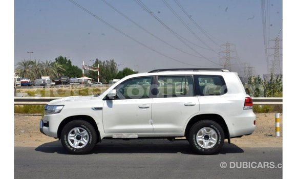 Acheter Import Voiture Toyota Land Cruiser Blanc à Import - Dubai, Diana Acheter Import Voiture Toyota Land Cruiser Blanc à Import - Dubai, Diana