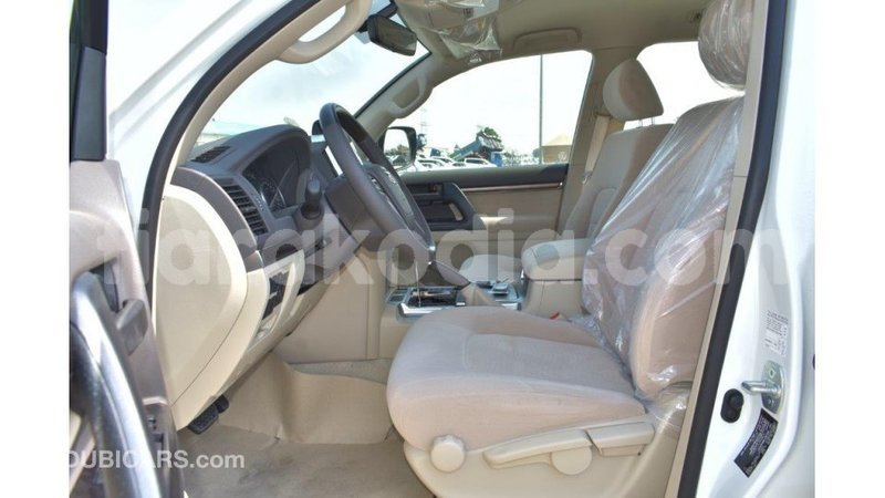 Big with watermark toyota land cruiser diana import dubai 4602