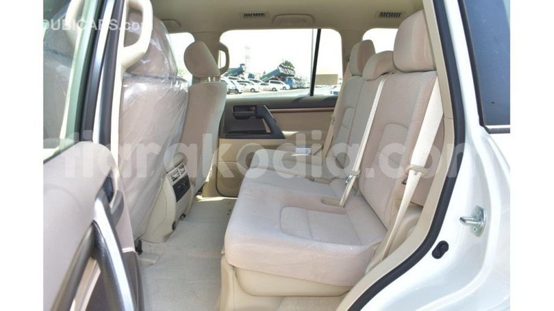 Big with watermark toyota land cruiser diana import dubai 4602