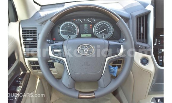 Acheter Import Voiture Toyota Land Cruiser Blanc à Import - Dubai, Diana Acheter Import Voiture Toyota Land Cruiser Blanc à Import - Dubai, Diana