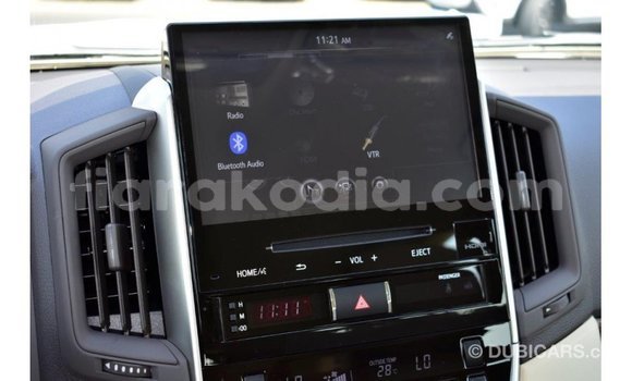 Acheter Import Voiture Toyota Land Cruiser Blanc à Import - Dubai, Diana Acheter Import Voiture Toyota Land Cruiser Blanc à Import - Dubai, Diana