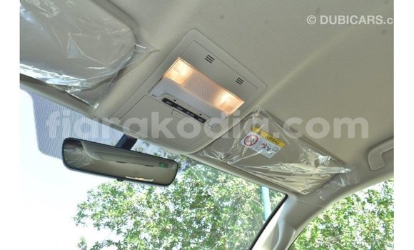 Acheter Import Voiture Toyota Land Cruiser Blanc à Import - Dubai, Diana Acheter Import Voiture Toyota Land Cruiser Blanc à Import - Dubai, Diana