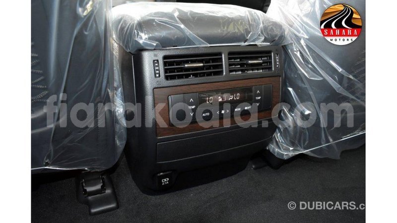 Big with watermark toyota land cruiser diana import dubai 4604