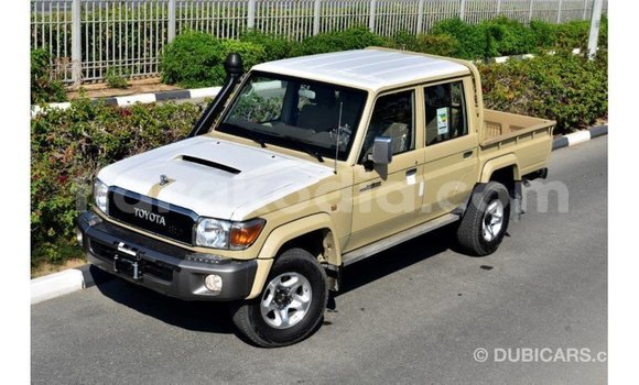 Acheter Import Voiture Toyota Land Cruiser Beige à Import - Dubai, Diana Acheter Import Voiture Toyota Land Cruiser Beige à Import - Dubai, Diana