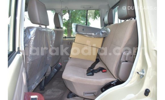 Acheter Import Voiture Toyota Land Cruiser Beige à Import - Dubai, Diana Acheter Import Voiture Toyota Land Cruiser Beige à Import - Dubai, Diana