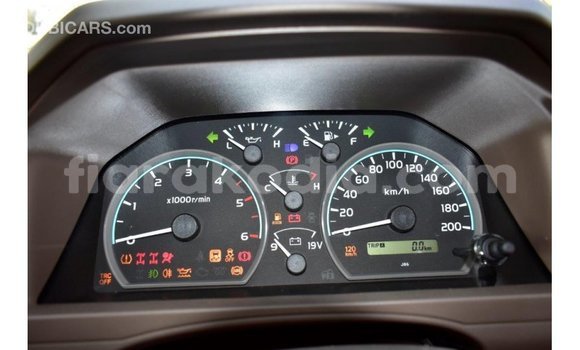 Acheter Import Voiture Toyota Land Cruiser Beige à Import - Dubai, Diana Acheter Import Voiture Toyota Land Cruiser Beige à Import - Dubai, Diana