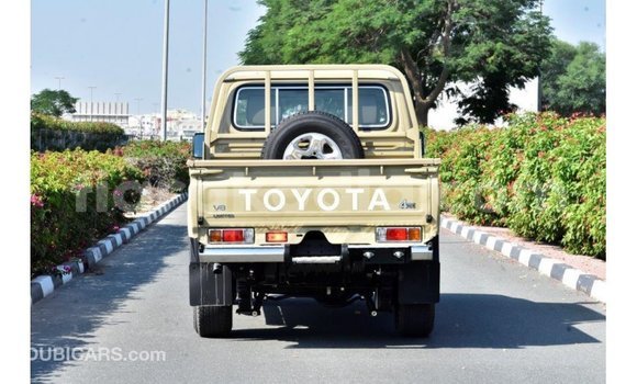 Acheter Import Voiture Toyota Land Cruiser Beige à Import - Dubai, Diana Acheter Import Voiture Toyota Land Cruiser Beige à Import - Dubai, Diana