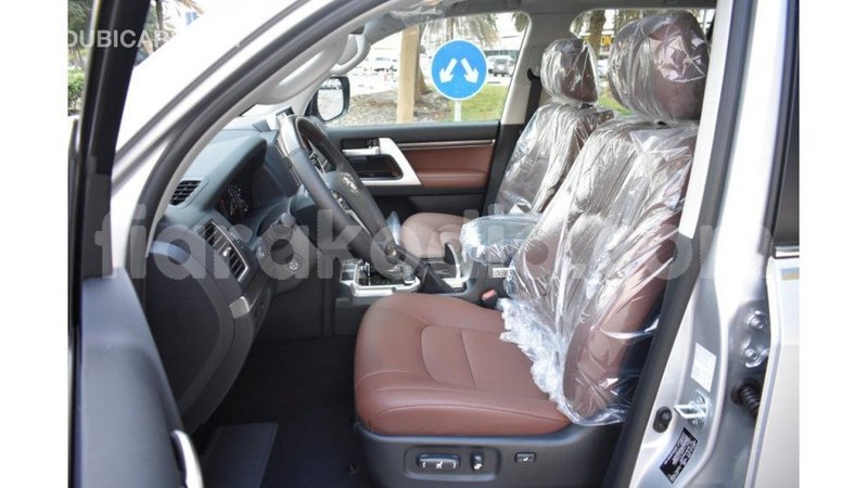 Big with watermark toyota land cruiser diana import dubai 4615