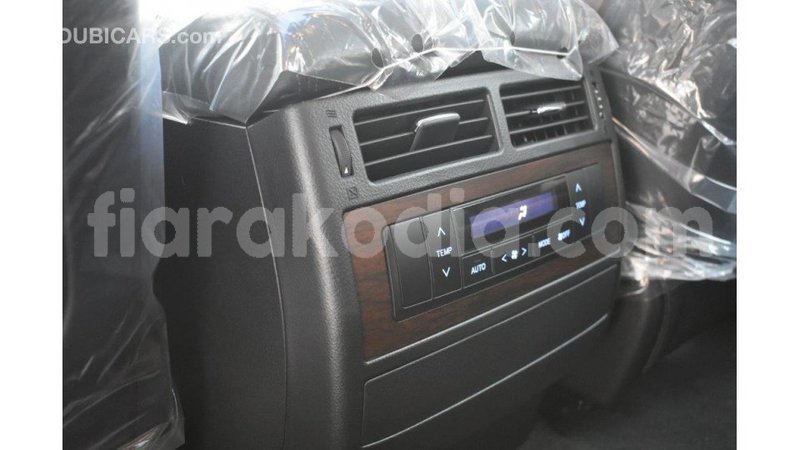 Big with watermark toyota land cruiser diana import dubai 4615