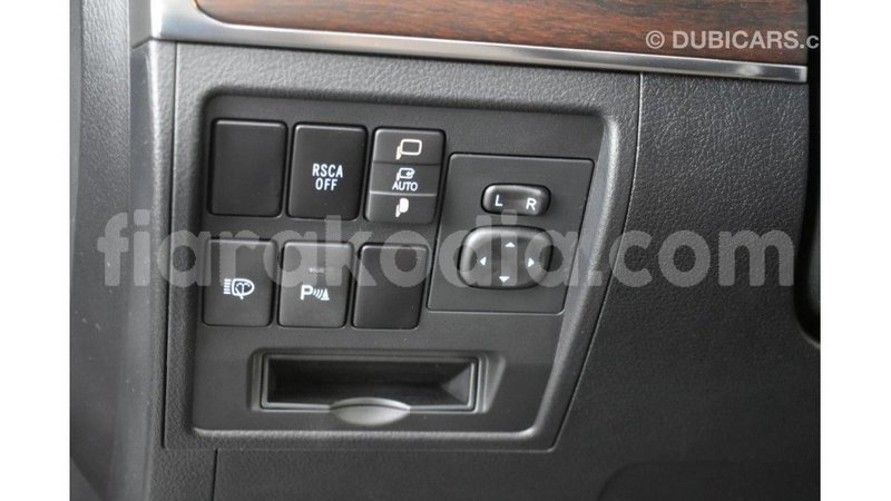 Big with watermark toyota land cruiser diana import dubai 4615