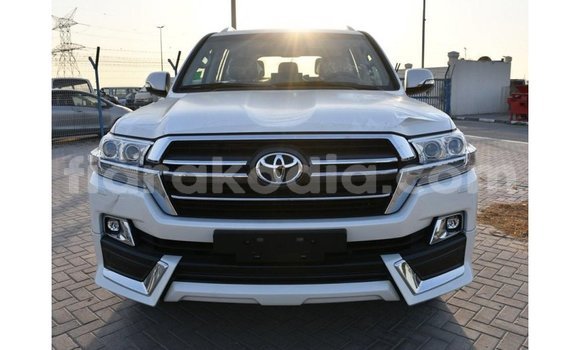 Acheter Import Voiture Toyota Land Cruiser Blanc à Import - Dubai, Diana Acheter Import Voiture Toyota Land Cruiser Blanc à Import - Dubai, Diana