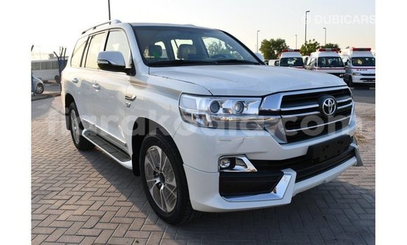 Acheter Import Voiture Toyota Land Cruiser Blanc à Import - Dubai, Diana Acheter Import Voiture Toyota Land Cruiser Blanc à Import - Dubai, Diana