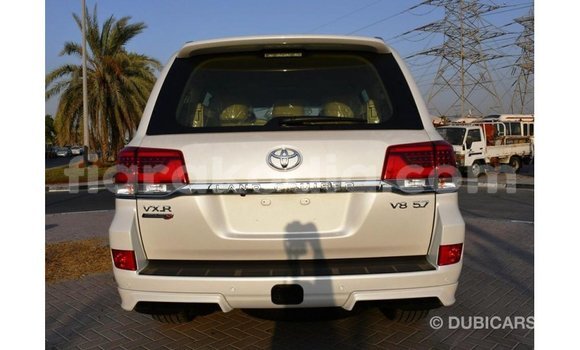 Acheter Import Voiture Toyota Land Cruiser Blanc à Import - Dubai, Diana Acheter Import Voiture Toyota Land Cruiser Blanc à Import - Dubai, Diana